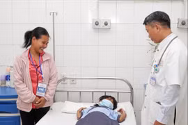 Cứu bé gái Huế bị rắn cạp nia cắn nguy kịch