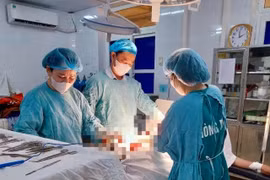 Phẫu thuật lấy khối u xơ tử cung 'khủng' cho bệnh nhân tại Quảng Trị 