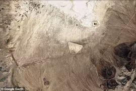 Tam giác bí ẩn trên sa mạc Nevada là dấu tích của nền văn minh đã mất?