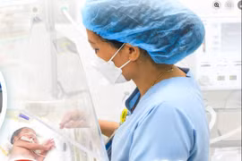 Hành trình 108 ngày giành giật sự sống cho bé sơ sinh nặng 500 gram