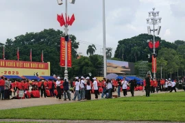 Không khí tại Quảng trường Ba Đình trước giờ sơ duyệt diễu binh, diễu hành