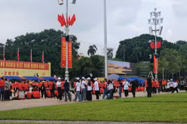 Không khí tại Quảng trường Ba Đình trước giờ sơ duyệt diễu binh, diễu hành