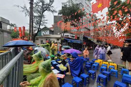 Công an Hà Nội xử lý tình trạng bán ghế giữ chỗ xem sơ duyệt diễu binh A80