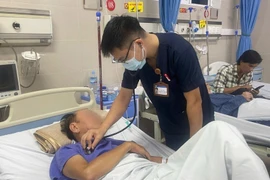 Cứu sống người đàn ông đột quỵ thân nền nguy hiểm khi đang uống bia