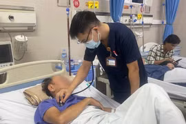 Cứu sống người đàn ông đột quỵ thân nền nguy hiểm khi đang uống bia