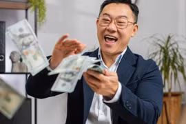 Người giàu có luôn tránh tiêu tiền vào 3 thứ này