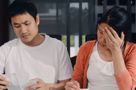 Vợ chồng 'chiến tranh lạnh' vì việc trả lương tháng 13 cho giúp việc dịp Tết