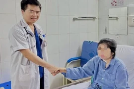 Lọc máu thay huyết tương cứu bệnh nhân nhược cơ nguy kịch