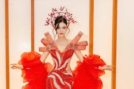 Á hậu Kim Khỏe diện đầm dạ hội tuyệt đẹp trên sàn diễn 