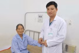 Hành trình giữ lại cánh tay trái cho cụ bà 93 tuổi ở Khánh Hoà