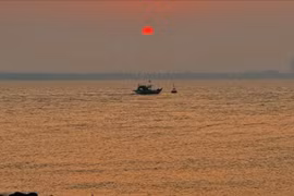 Check-in đảo Song Ngư, ngắm hoàng hôn yên bình giữa biển Cửa Lò