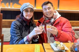 Ca sĩ Đoan Trường hội ngộ Hoa hậu Lý Thu Thảo sau hơn 30 năm