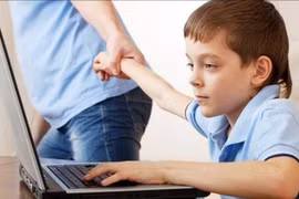 Cha mẹ đừng để con lớn lên một mình trong thế giới ảo
