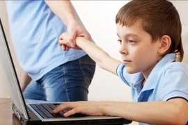 Cha mẹ đừng để con lớn lên một mình trong thế giới ảo