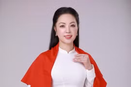 Hoa hậu Hoàng Thu Thủy xinh đẹp trong bộ ảnh kỷ niệm 80 năm Quốc khánh 2/9