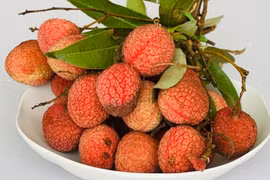 Người phụ nữ cấp cứu khi ăn hơn 100 quả vải, bác sĩ cảnh báo