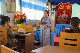 Phụ huynh bức xúc khi phát hiện thịt heo chuyển màu xanh đưa vào trường học