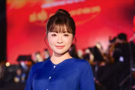 Sao mai Thu Hằng hãnh diện hát Quốc ca ở Quảng trường Cách mạng tháng Tám