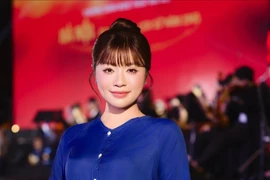 Sao mai Thu Hằng hãnh diện hát Quốc ca ở Quảng trường Cách mạng tháng Tám