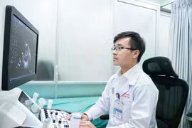 Danh tính bác sĩ Chợ Rẫy chạy như bay về phòng mổ cấp cứu bệnh nhân