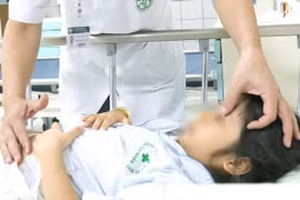 Bé gái hồi phục thần kỳ nhờ được công an mở đường đi cấp cứu