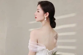 Xu hướng váy cưới tối giản của cô dâu thế hệ mới