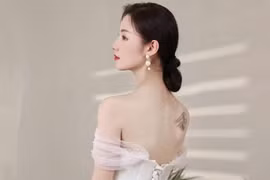 Xu hướng váy cưới tối giản của cô dâu thế hệ mới