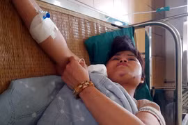 Hai mẹ con bị hành hung giữa đường, nạn nhân mang bầu 7 tuần phải nhập viện