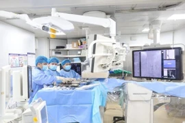 Người đàn ông 63 tuổi nôn ra máu tái diễn nhiều lần do xơ gan