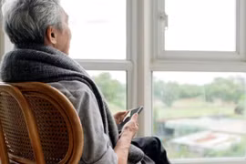 6 cách yêu con sai lầm khiến cha mẹ về già không có người bên cạnh