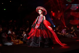 Ấn tượng hơn 100 mẫu nhí trình diễn trang phục của NTK Linh Phương