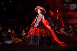 Ấn tượng hơn 100 mẫu nhí trình diễn trang phục của NTK Linh Phương