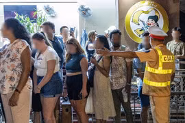 Diễn biến nóng tại phố cà phê đường tàu ở Hà Nội