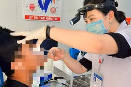 Gắp con đỉa dài 5cm trong mũi người đàn ông ở Quảng Trị