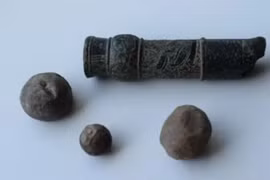 Vũ khí cổ giúp giải mã cuộc vây hãm lâu đài Đức gần 700 năm trước