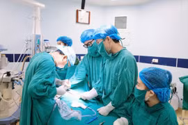 Phẫu thuật tạo hình hậu môn thành công cho bé gái 1 tháng tuổi