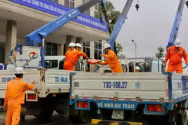 Điện lực Quảng Trị hỗ trợ Gia Lai khắc phục lưới điện sau bão Kalmaegi