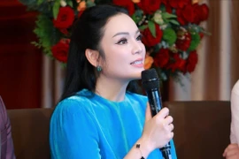 Lan Anh, Tân Nhàn hát trong đêm nhạc tri ân NSND Trung Kiên