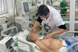 Từ vết trầy xước nhỏ, chàng trai 19 tuổi co cứng hàm vì uốn ván