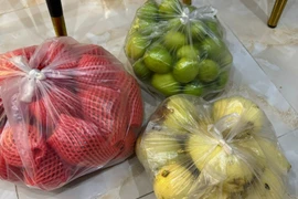 Hàng xóm nhờ đón con cả tháng, đi chợ hộ không trả tiền còn chê