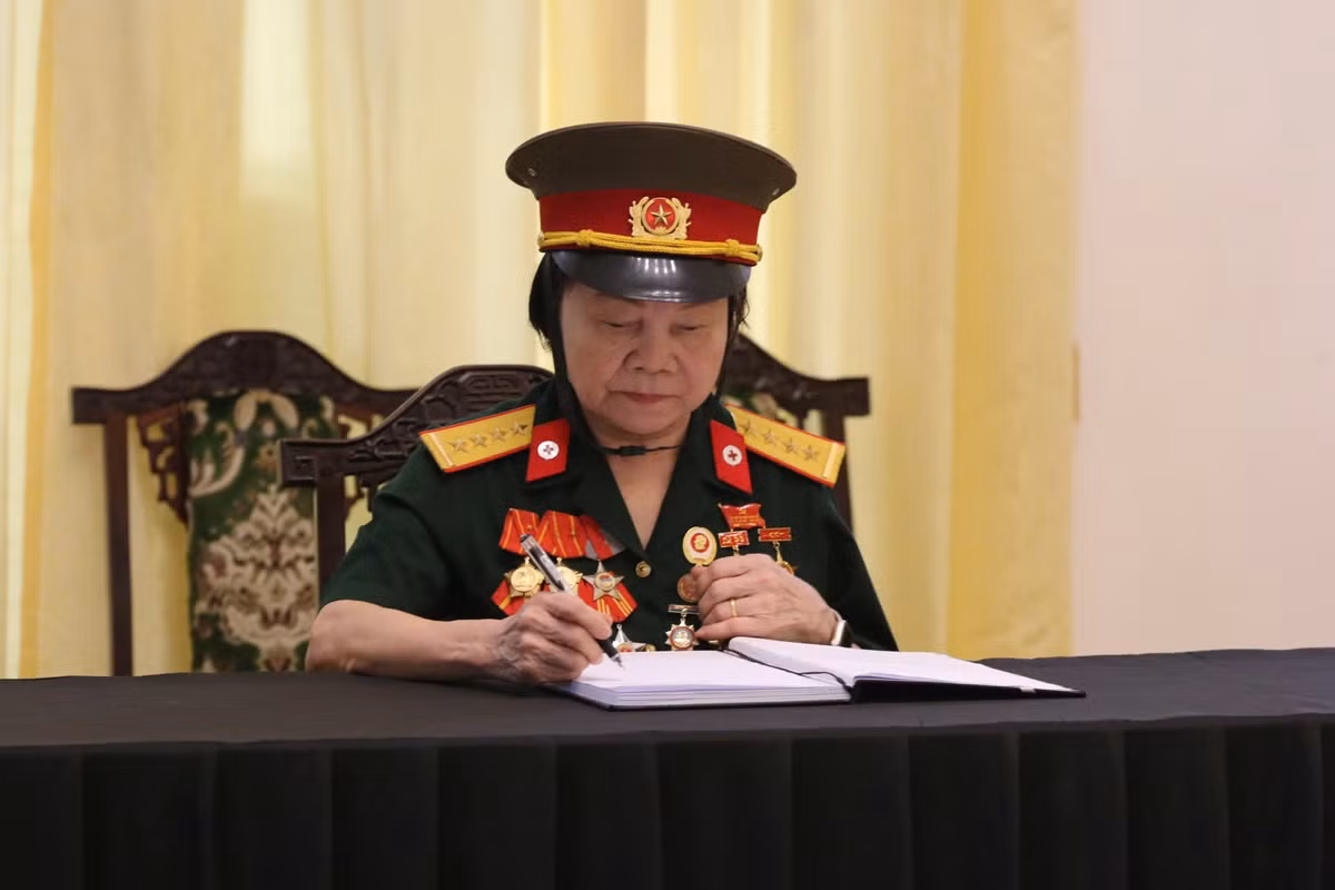 Theo kế hoạch, lễ viếng tại TP HCM kéo dài đến 7 giờ ngày 25/5. Lễ truy điệu diễn ra vào 7 giờ sáng cùng ngày, đồng thời với lễ truy điệu tại Hà Nội và Quảng Ngãi, theo chương trình tang lễ cấp Nhà nước.