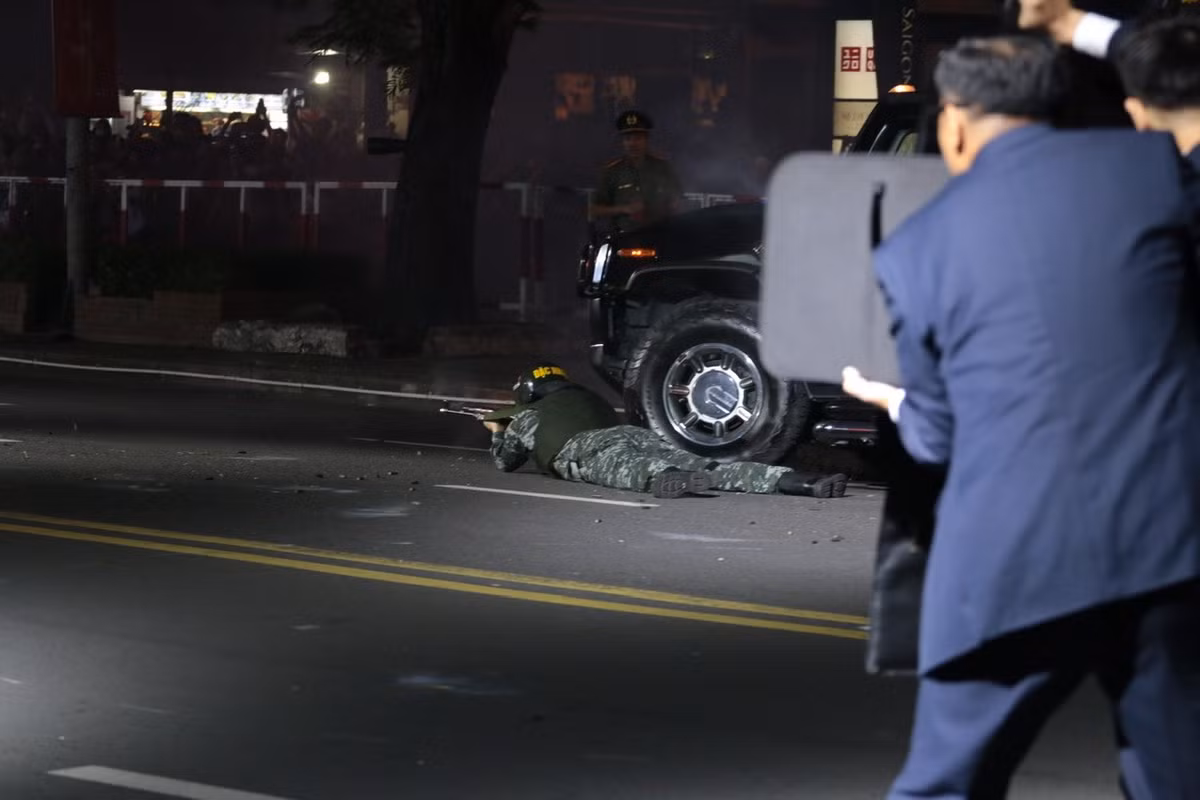 Các tình huống diễn ra kịch tính, thu hút sự cổ vũ đông đảo của nhân dân TP HCM.