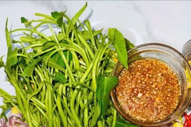 Mực ống sốt giá vì dân mạng mê mukbang