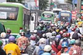 Áp lực giao thông quá tải, TP HCM hướng tới giãn dân khỏi lõi đô thị