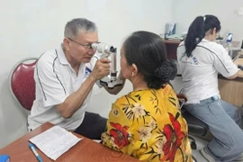 TP HCM: Khám mắt miễn phí và mổ thủy tinh thể cho người dân Côn Đảo