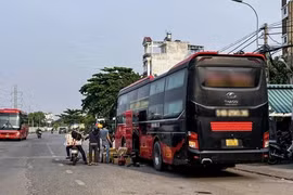 TP HCM: Mạnh tay xóa “xe dù, bến cóc” trên đường Kha Vạn Cân