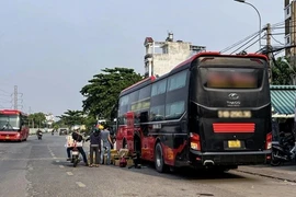 TP HCM: Mạnh tay xóa “xe dù, bến cóc” trên đường Kha Vạn Cân