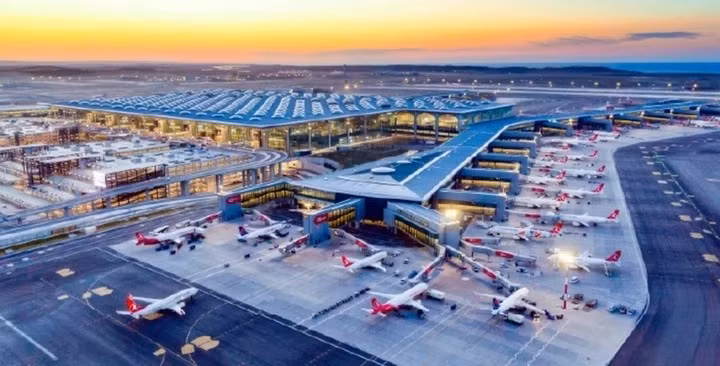 Kiến trúc nhà ga ấn tượng, nội thất rộng rãi, hệ thống chiếu sáng hiện đại và nhiều chỗ ngồi ngay cả trong giờ cao điểm. Ảnh: Invest.gov