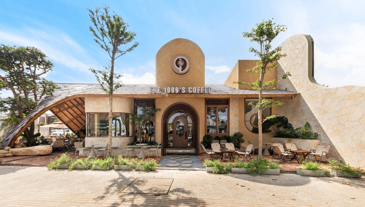 Công trình sử dụng các vật liệu tự nhiên và truyền thống, bao gồm đá, gạch nung, tấm đan bằng lau sậy, gỗ tự nhiên và kết cấu đất nén. Ảnh: Minq Bui