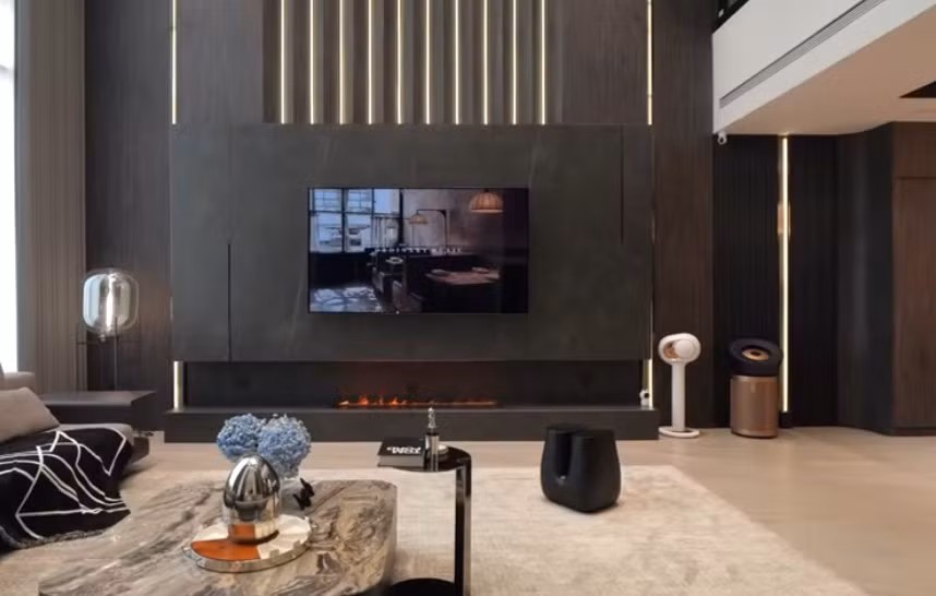 Bên trong căn nhà thiết kế đẹp mắt, các không gian liên kết với nhau chặt chẽ. Ảnh chụp màn hình NhaF